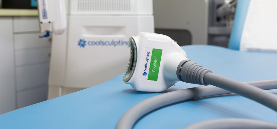 Applicateur Coolmini de Coolsculpting au cabinet du Dr Chebani