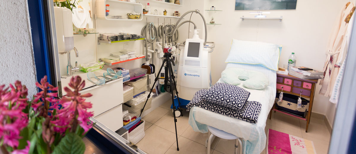 Salle de traitement spécialement réservée au Coolsculpting au cabinet du Dr Chebani