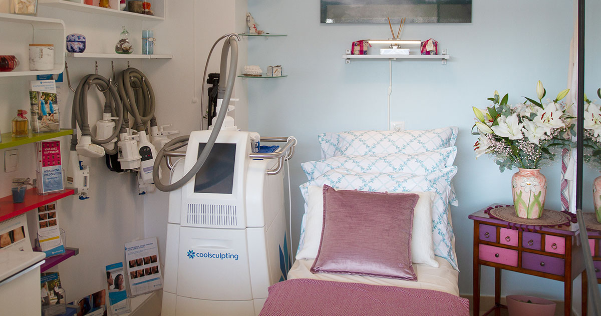 Salle de traitement spécialement réservée au Coolsculpting au cabinet du Dr Chebani